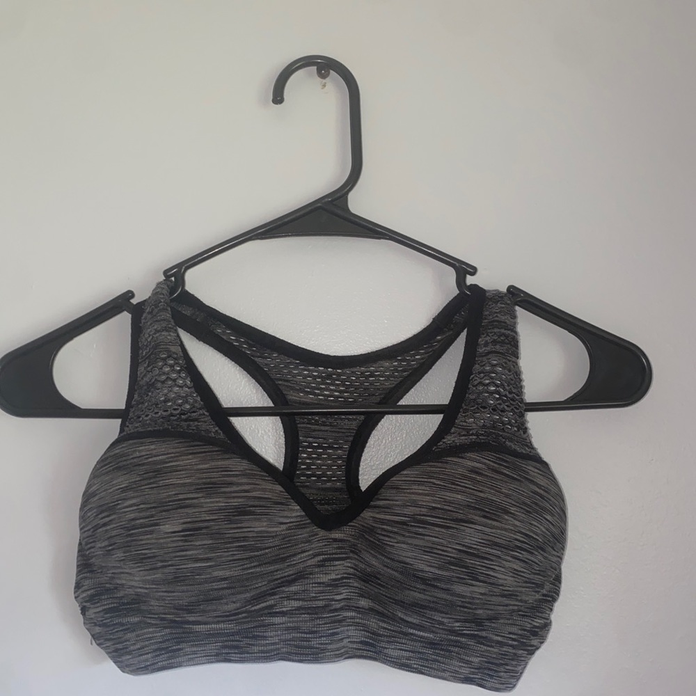 Victoria’s Secret sports bra size Medium